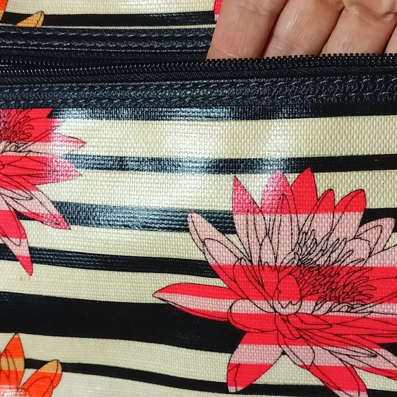 2 items! Sakroots crossbody & wallet vibrant floral pattern pops - Picture 11 of 16